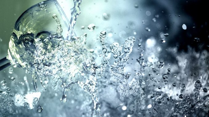 A vízivás fontossága - így változik a tested, ha csak vizet iszol!